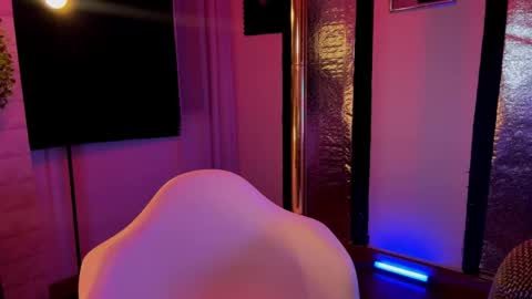 Snapshot of eroticmaze chatting on May 11, 11:35 pm Salom online show from May 11, 11:35 pm