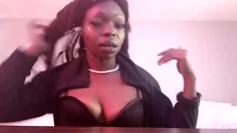 Snapshot of eroticqueen4093 chatting on October 30, 2:29 pm HotQueen online show from October 30, 2:29 pm