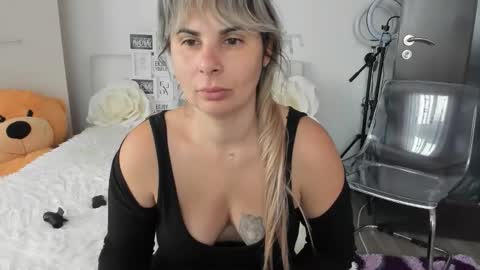 eroticsensualkitty4u online show from October 16, 11:00 am