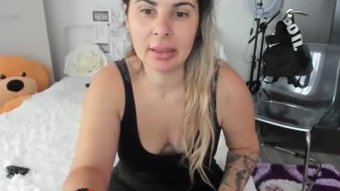 eroticsensualkitty4u online show from October 24, 8:44 am