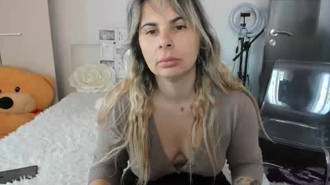 eroticsensualkitty4u online show from November 14, 9:41 am