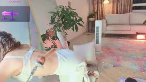Snapshot of erotik_lady chatting on September 23, 2:36 am TINY online show from September 23, 2:36 am