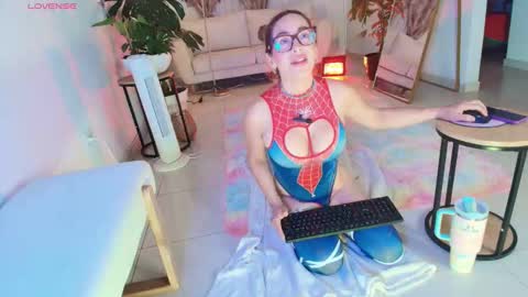Snapshot of erotik_lady chatting on October 13, 11:05 pm TINY online show from October 13, 11:05 pm