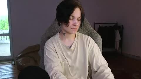 esajukyy online show from May 29, 1:31 pm