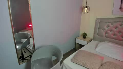 Escarlet online show from November 13, 12:59 pm