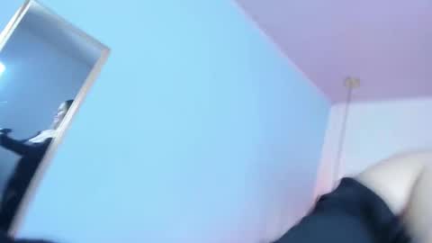 Escarlet online show from December 1, 2:11 pm