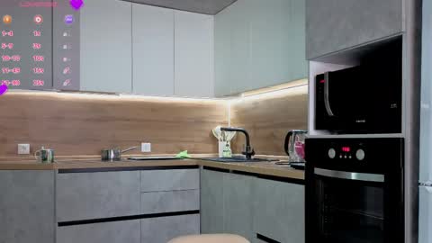 EshleGreen online show from April 9, 1:38 pm