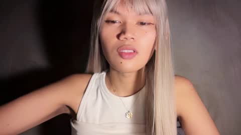 Chelliane online show from April 19, 1:43 pm