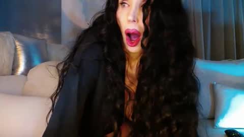Snapshot of eskeira_ chatting on February 5, 10:44 pm Esther online show from February 5, 10:44 pm