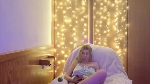 esma347866 online show from March 6, 10:17 pm