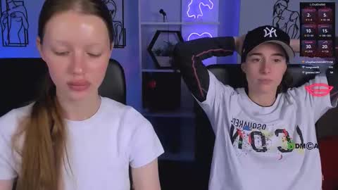 Snapshot of esma_shine chatting on October 6, 7:11 pm esma_shine online show from October 6, 7:11 pm