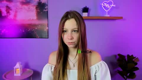 esme_moore_ online show from October 7, 9:39 am