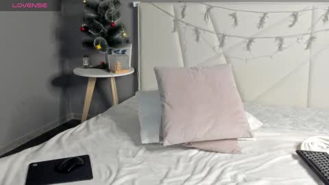 Snapshot of esme_runn chatting on January 18, 10:17 am Esme Runn online show from January 18, 10:17 am