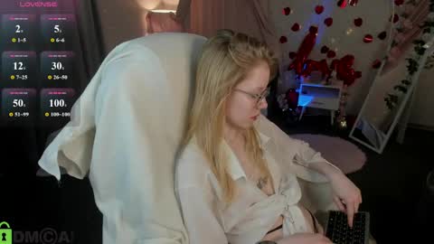 Snapshot of esme_runn chatting on April 24, 3:20 am Esme Runn online show from April 24, 3:20 am