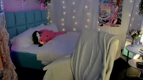 Snapshot of esme_runn chatting on June 27, 3:11 am Esme Runn online show from June 27, 3:11 am