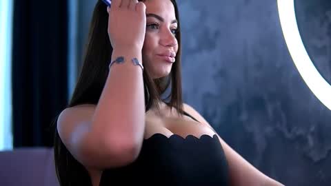 Esme online show from October 6, 9:07 am