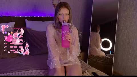 Esme online show from October 3, 4:53 am
