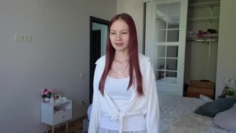 Snapshot of esmepalmer chatting on May 18, 6:19 am Esme online show from May 18, 6:19 am