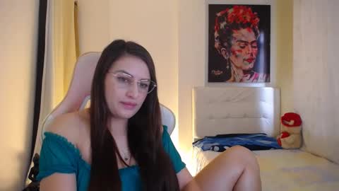 Snapshot of esmeralda098 chatting on December 10, 6:28 pm Esmeralda online show from December 10, 6:28 pm