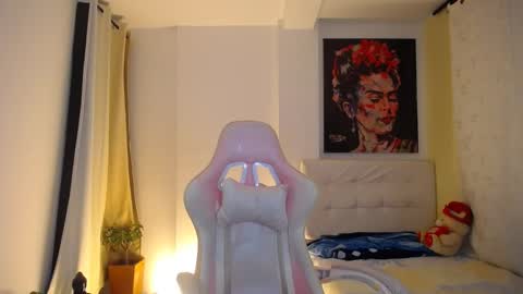 Snapshot of esmeralda098 chatting on December 11, 12:33 am Esmeralda online show from December 11, 12:33 am
