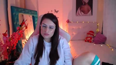 Snapshot of esmeralda098 chatting on February 25, 2:00 pm Esmeralda online show from February 25, 2:00 pm