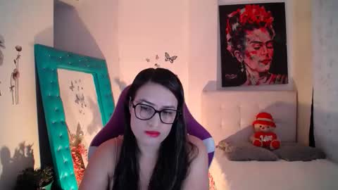 Snapshot of esmeralda098 chatting on September 28, 7:19 pm Esmeralda online show from September 28, 7:19 pm