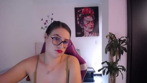 Esmeralda online show from March 22, 7:28 pm