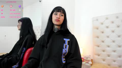 esmeralda  online show from December 4, 4:59 pm