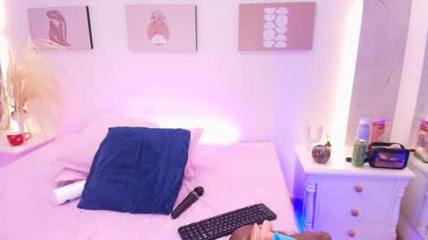 esmeralda online show from March 13, 4:41 am