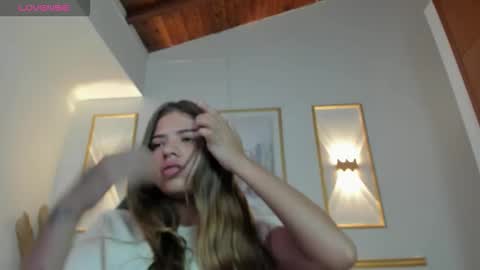 Snapshot of esmeralda_gomeez_ chatting on October 22, 1:33 pm E S M E online show from October 22, 1:33 pm