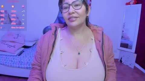 esme online show from April 13, 8:03 pm