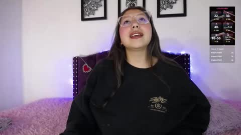 Snapshot of esmeralda_pym chatting on February 7, 12:20 pm Esmeralda online show from February 7, 12:20 pm