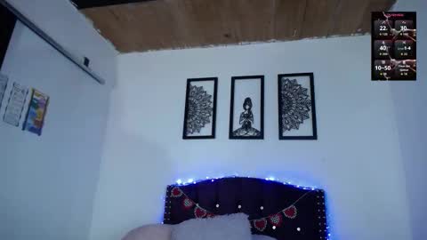 Snapshot of esmeralda_pym chatting on February 14, 12:13 pm Esmeralda online show from February 14, 12:13 pm