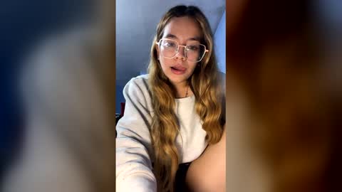 Snapshot of esmeralda_tp chatting on March 18, 10:24 pm esmeralda_tp online show from March 18, 10:24 pm