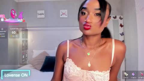 Snapshot of esmeraldanyx chatting on September 17, 9:05 pm esmeraldanyx online show from September 17, 9:05 pm