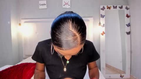 Snapshot of esmeraldanyx chatting on December 2, 9:32 pm esmeraldanyx online show from December 2, 9:32 pm