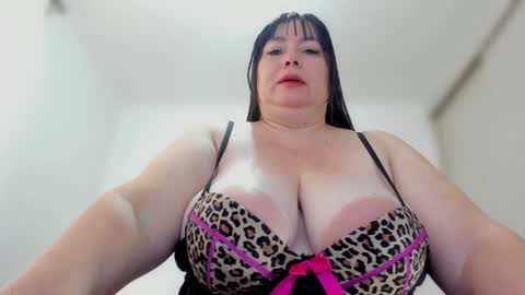Esmeralda online show from December 19, 12:45 pm