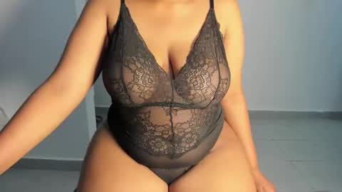 Esme online show from October 8, 11:08 am