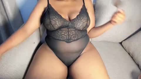 Esme online show from November 6, 10:54 pm