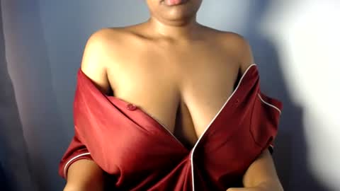 Snapshot of esmeray_ chatting on June 29, 11:21 am Esme online show from June 29, 11:21 am