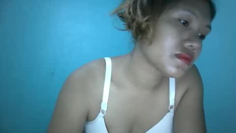 Snapshot of especialgirl_28 chatting on October 22, 5:45 pm especialgirl_28 online show from October 22, 5:45 pm