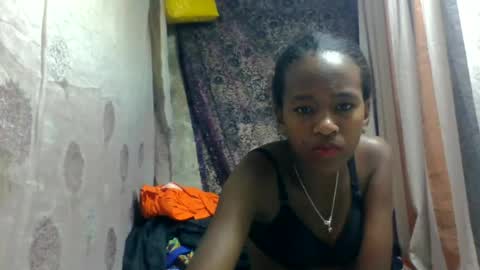 estancelee online show from June 13, 11:57 pm