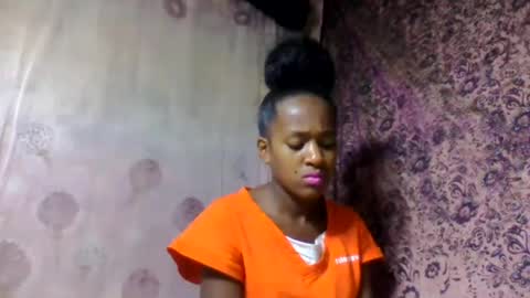 estancelee online show from July 12, 10:06 am