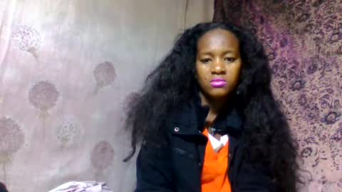 estancelee online show from July 12, 10:45 pm