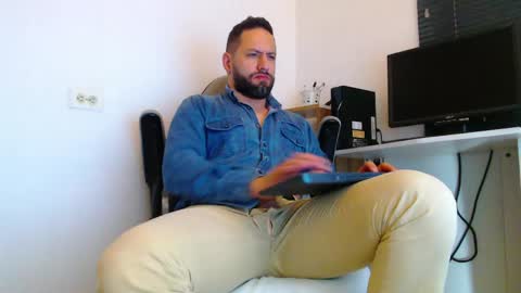 esteban online show from May 2, 4:23 pm