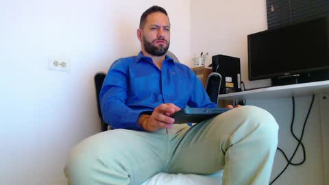 esteban online show from May 4, 2:02 pm
