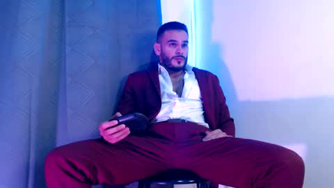 Esteban Fernandez online show from December 18, 11:45 am