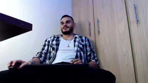 Esteban Fernandez online show from January 12, 1:11 am