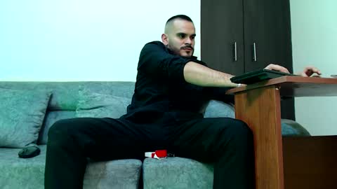 Esteban Fernandez online show from December 3, 8:29 pm