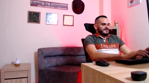 Esteban Fernandez online show from March 15, 5:02 am